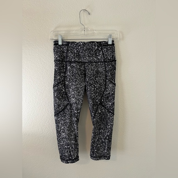 Lululemon Athletica Black and White Patterned Leggings ‘25 - Picture 1 of 5